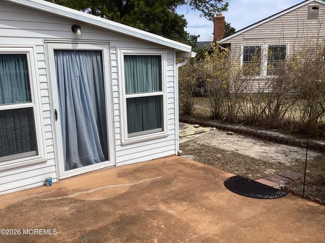 49 Sabinas Street, Toms River, NJ 08757