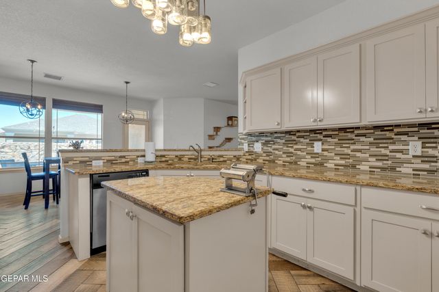 11328 ROBERT LENNOX Drive, El Paso, TX 79934