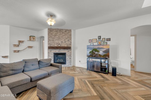 11328 ROBERT LENNOX Drive, El Paso, TX 79934
