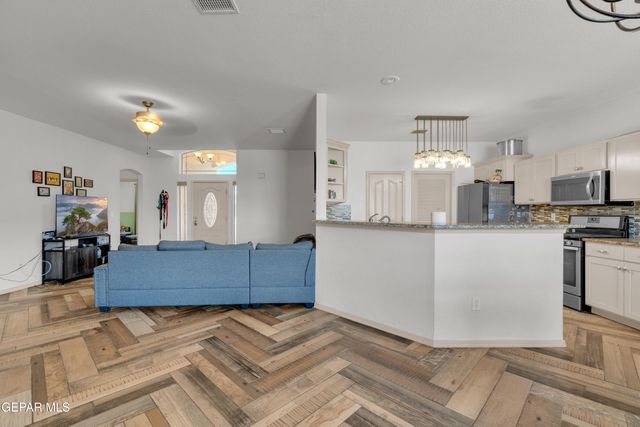 11328 ROBERT LENNOX Drive, El Paso, TX 79934