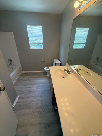 1310 Sunbend Falls, San Antonio, TX 78224