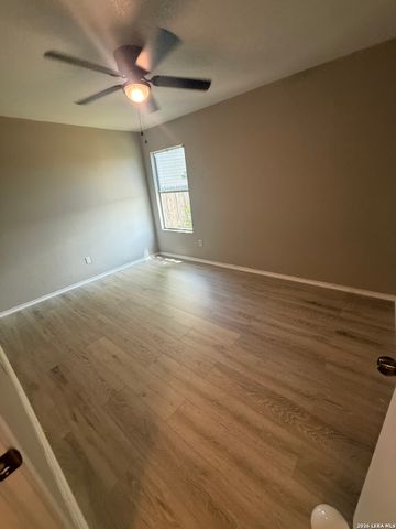 1310 Sunbend Falls, San Antonio, TX 78224