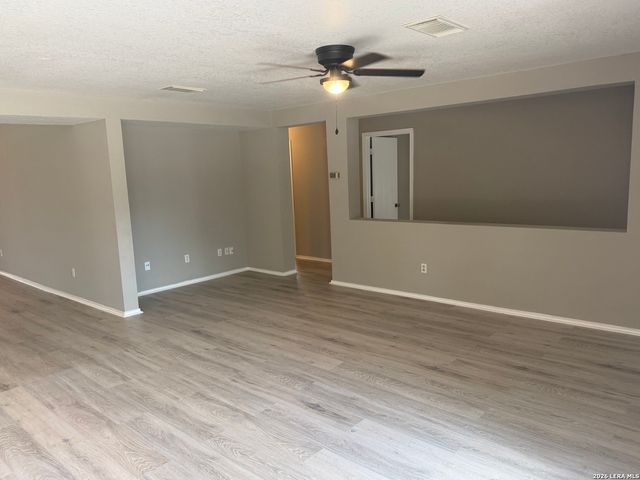 1310 Sunbend Falls, San Antonio, TX 78224