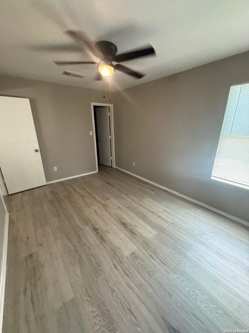 1310 Sunbend Falls, San Antonio, TX 78224