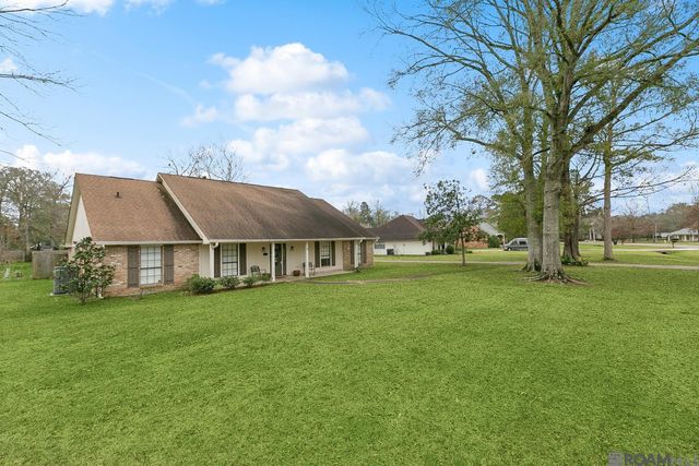 1037 Crossbow Dr, Baton Rouge, LA 70816