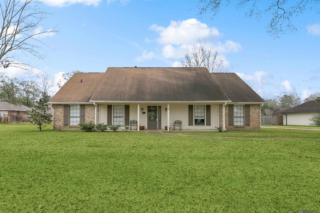 1037 Crossbow Dr, Baton Rouge, LA 70816