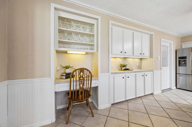 605 Heather Lane, Friendswood, TX 77546