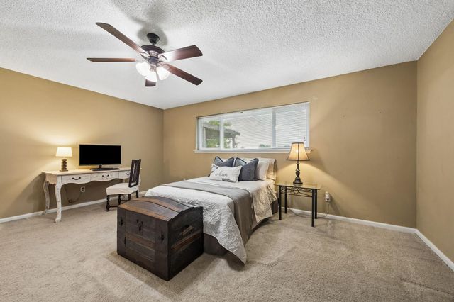 605 Heather Lane, Friendswood, TX 77546