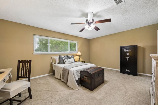 605 Heather Lane, Friendswood, TX 77546