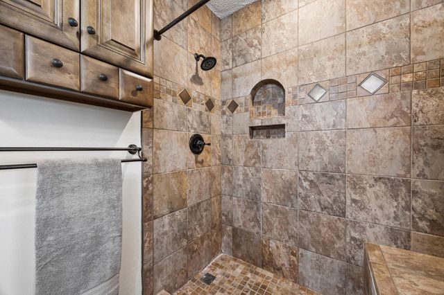605 Heather Lane, Friendswood, TX 77546