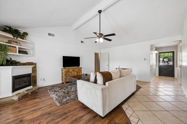 605 Heather Lane, Friendswood, TX 77546