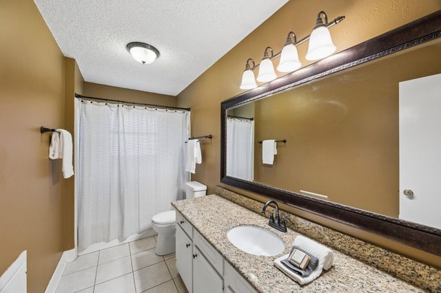 605 Heather Lane, Friendswood, TX 77546