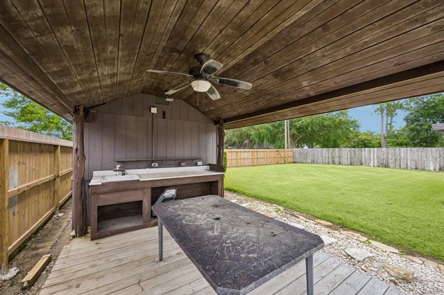 605 Heather Lane, Friendswood, TX 77546