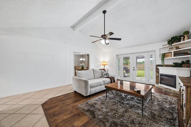 605 Heather Lane, Friendswood, TX 77546