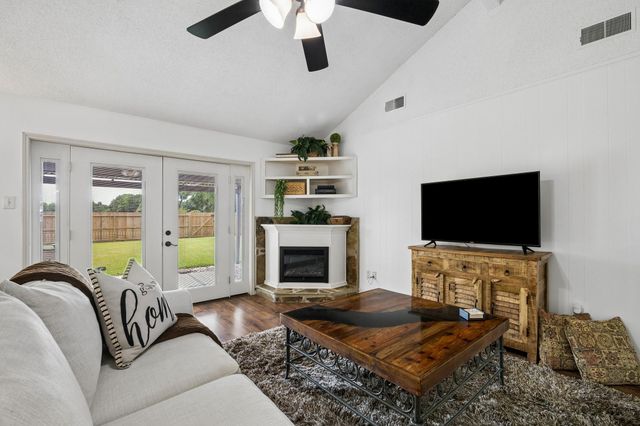 605 Heather Lane, Friendswood, TX 77546
