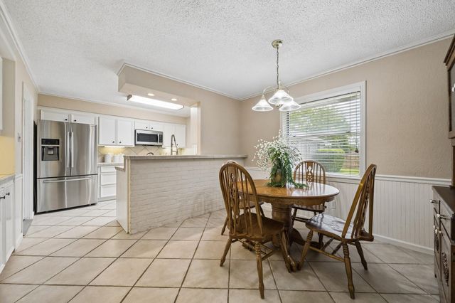 605 Heather Lane, Friendswood, TX 77546