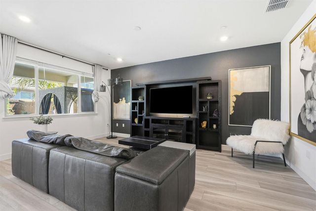 6376 Campus Pkwy, Roseville, CA 95747