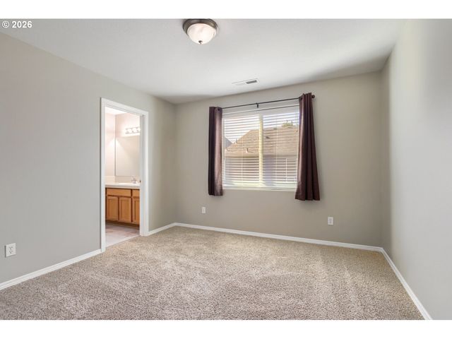 1621 Sw HEWITT Ave, Troutdale, OR 97060