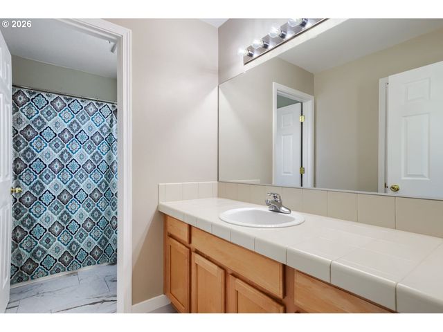 1621 Sw HEWITT Ave, Troutdale, OR 97060