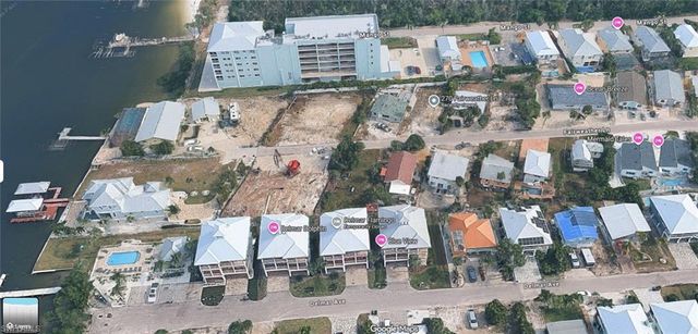 270 Fairweather LN, Fort Myers Beach, FL 33931