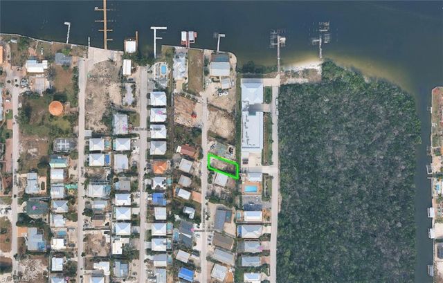 270 Fairweather LN, Fort Myers Beach, FL 33931