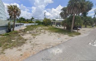 270 Fairweather LN, Fort Myers Beach, FL 33931