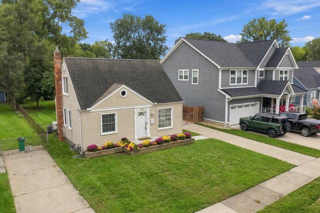 1037 Royal Avenue, Royal Oak, MI 48073