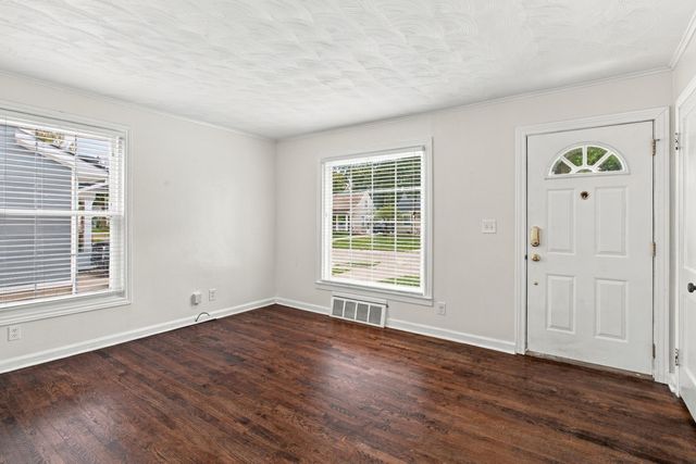 1037 Royal Avenue, Royal Oak, MI 48073