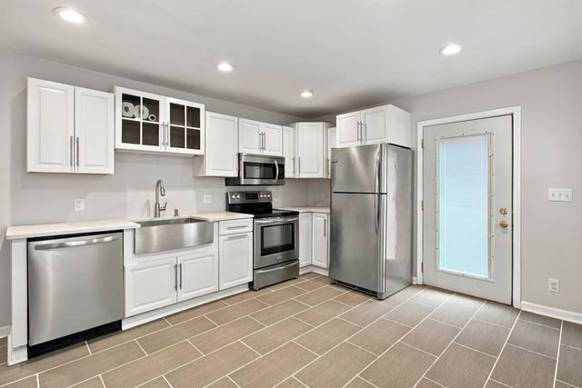 1037 Royal Avenue, Royal Oak, MI 48073