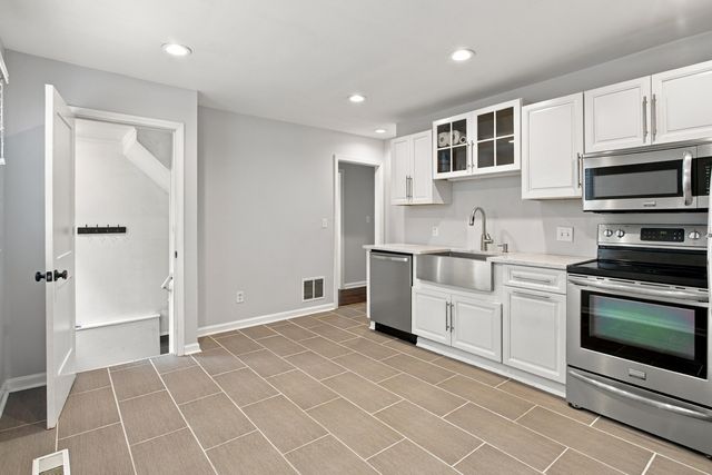 1037 Royal Avenue, Royal Oak, MI 48073