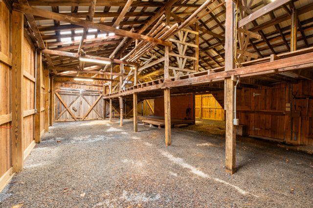 7909 Shoals Branch Rd, Primm Springs, TN 38476