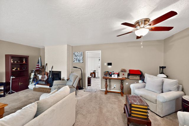 8506 Las Camas Road NE, Albuquerque, NM 87111