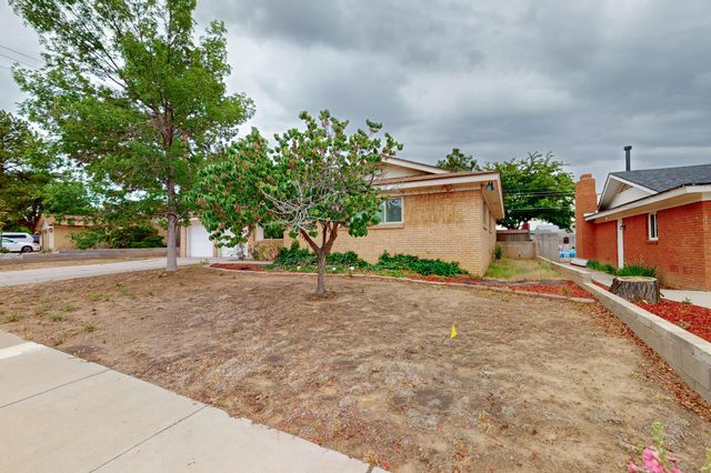 8506 Las Camas Road NE, Albuquerque, NM 87111