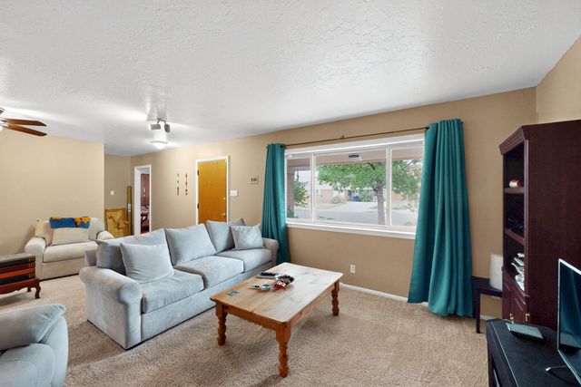 8506 Las Camas Road NE, Albuquerque, NM 87111