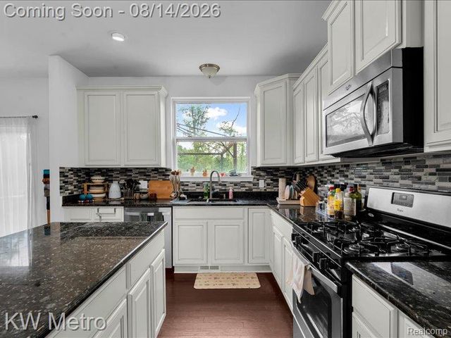 27315 Victoria Road, Novi, MI 48374