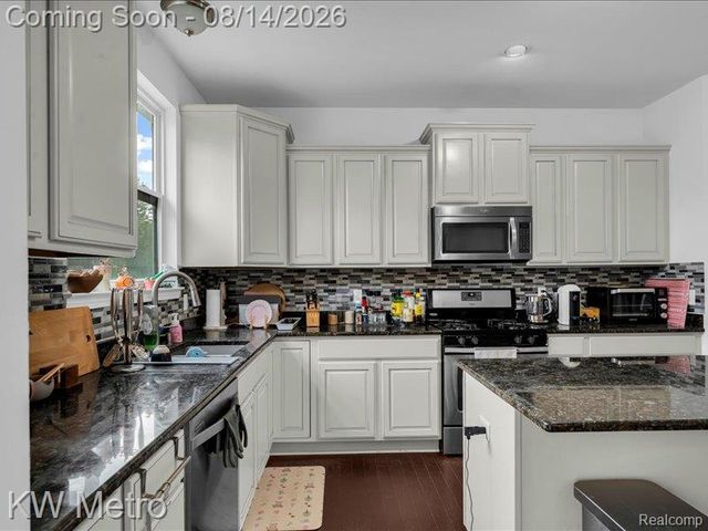 27315 Victoria Road, Novi, MI 48374