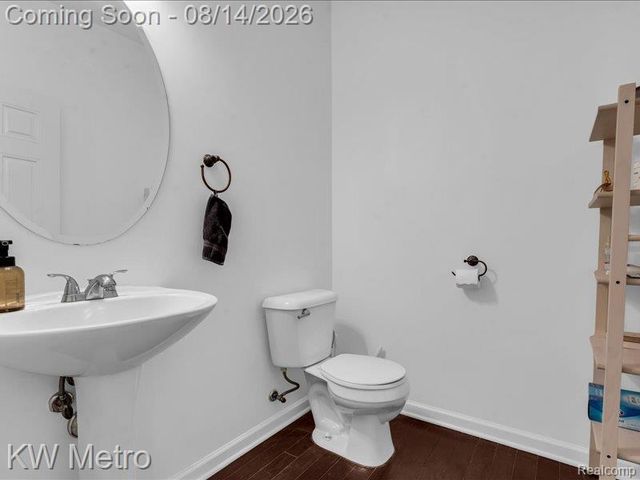 27315 Victoria Road, Novi, MI 48374