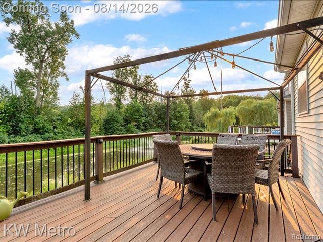 27315 Victoria Road, Novi, MI 48374