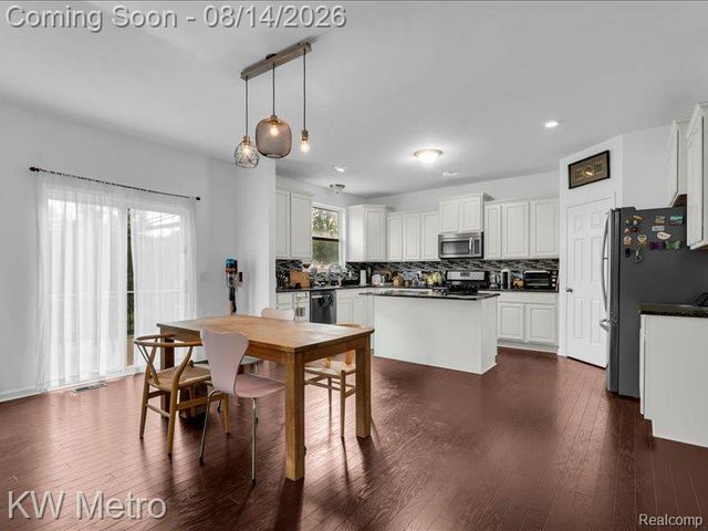 27315 Victoria Road, Novi, MI 48374