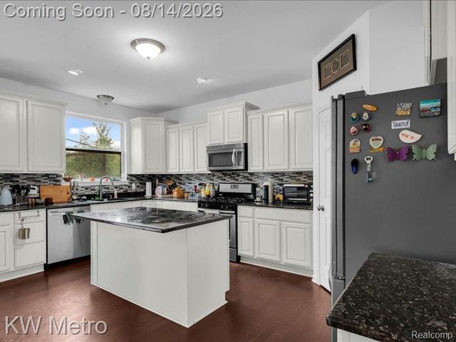27315 Victoria Road, Novi, MI 48374
