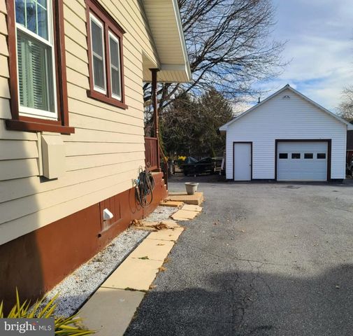 421 ROHRERSTOWN RD, Lancaster, PA 17603
