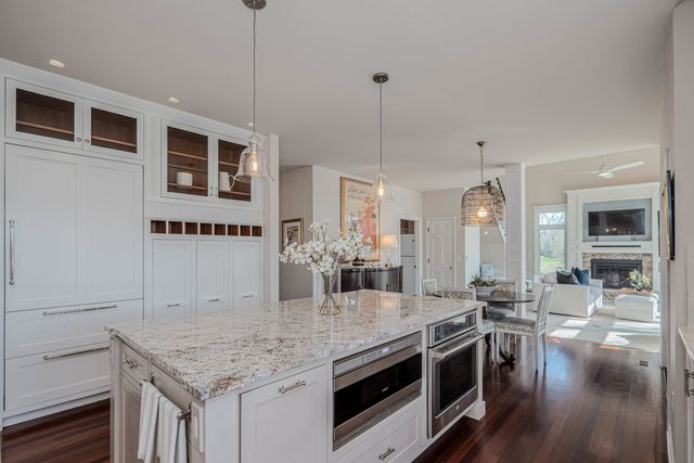 842 N Bennett Street, Geneva, IL 60134