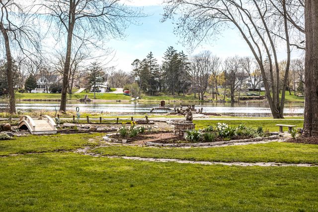 842 N Bennett Street, Geneva, IL 60134