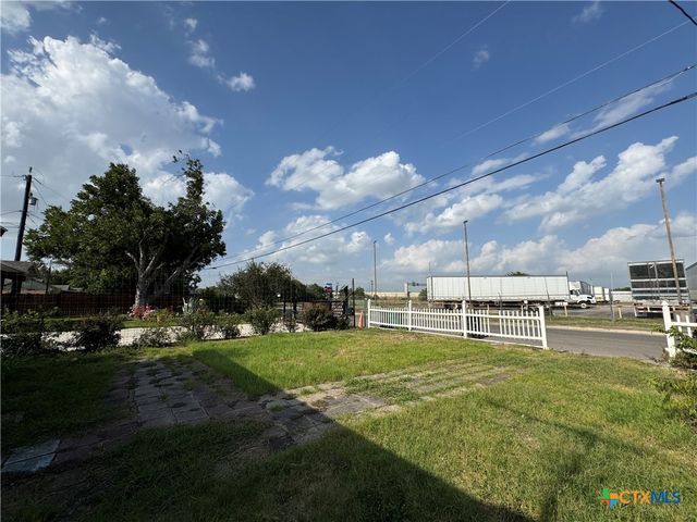 415 Creswell Drive, San Antonio, TX 78220
