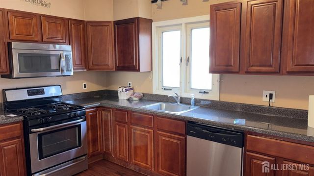 60 Heald Street F 1, Carteret, NJ 07008