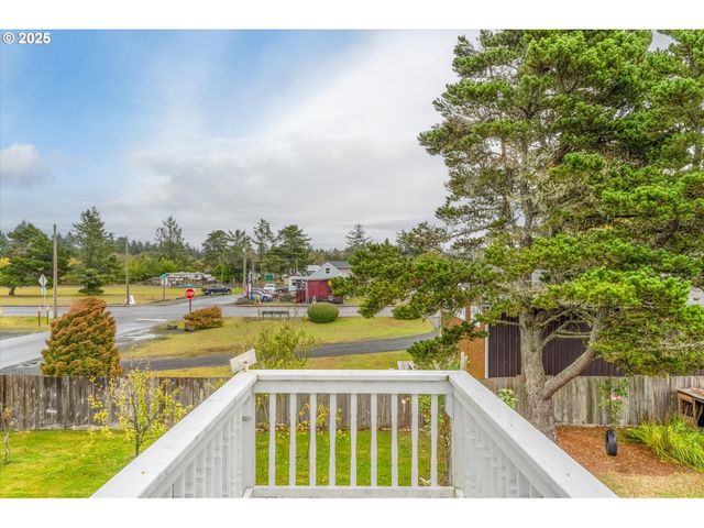 4514 L Pl, Seaview, WA 98644