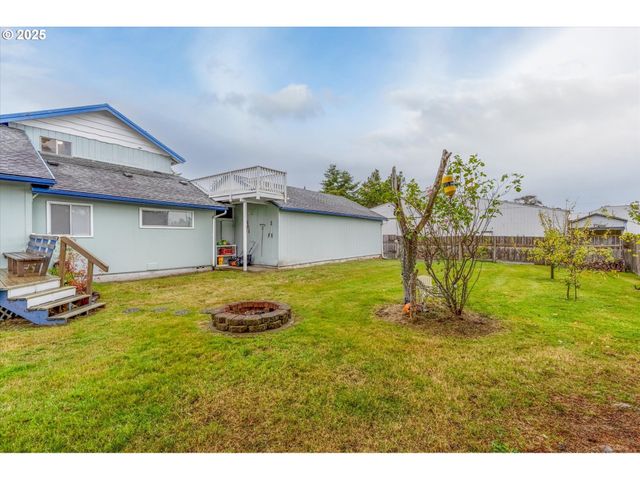 4514 L Pl, Seaview, WA 98644