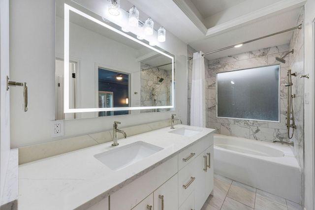 727 Bunker Hill Road 26, Houston, TX 77024