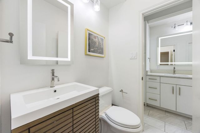 727 Bunker Hill Road 26, Houston, TX 77024