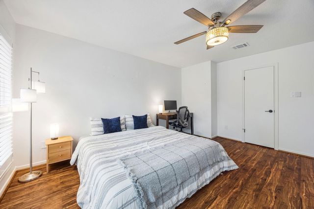 727 Bunker Hill Road 26, Houston, TX 77024
